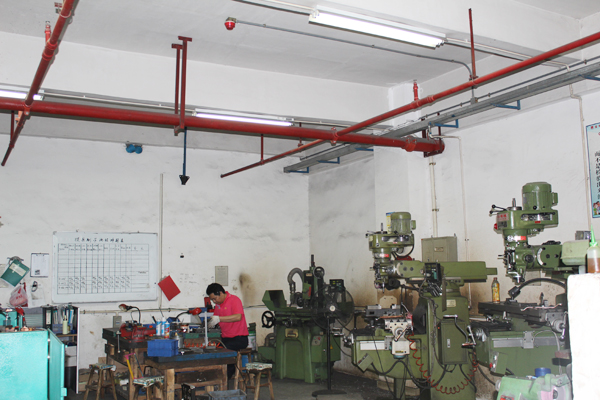 新宇發(fā)模具車(chē)間